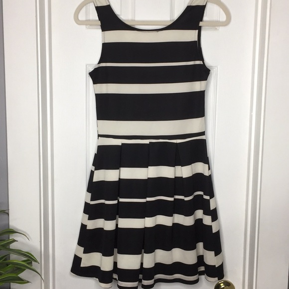 🛎Black and white stripe skater dress medium (Q) - Picture 6 of 6
